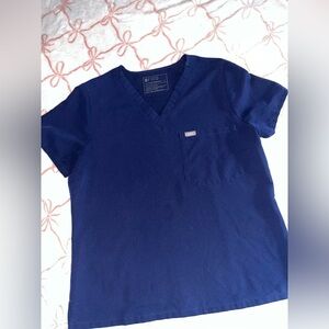 Figs Catarina One-Pocket Scrub Top in the color Navy- L/Petite